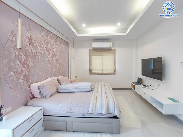 *****บ้านเดี่ยวมือสองย่านกรุงเทพฯ ม.แลนซีโอ รามอินทรา-วัชรพล เนื้อที่กว้าง 54.20 ตร.ว. ฟังก์ชัน 3 ห้องนอน 3 ห้องน้ำ ที่จอดรถ 2 คัน บนทำเลใกล้ทางด่วนรามอินทรา และถนนวงแหวนกาญจนาฯฝั่งตะวันออก เชื่อมต่อรถไฟฟ้า 2 สายทั้งสายสีชมพู "สถานีวัชรพล" และสายสีเขียว "สถานีสะพานใหม่" ใกล้จุดขึ้นทางด่วน "ฉลองรัช" จองเลย!